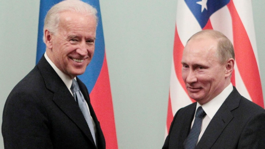 Cuộc gặp giữa Thủ tướng Nga Vladimir Putin (phải) và Phó Tổng thống Mỹ Joe Biden tại Moscow ngày 10/3/2011. Ảnh: Reuters