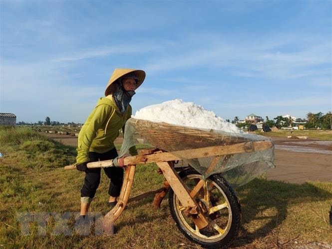 Nang nong o khu vuc Trung Bo con keo dai den giua thang Sau hinh anh 1