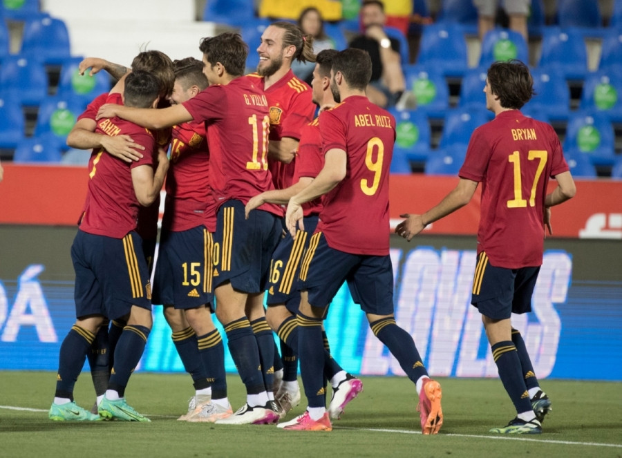 Tây Ban Nha thắng đậm Lithuania dù chỉ sử dụng đội U21. (Ảnh: Getty)