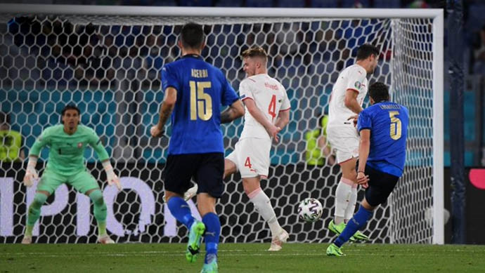 Locatelli có cú đúp vào lưới Thụy Sỹ giúp Italia thắng trận