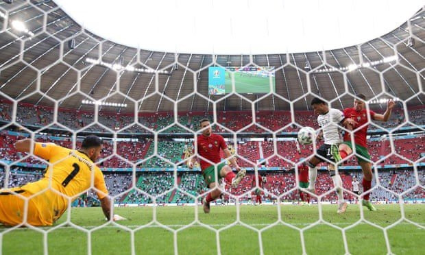 Bồ Đào Nha đóng góp tới 2 pha phản lưới nhà tại EURO 2020