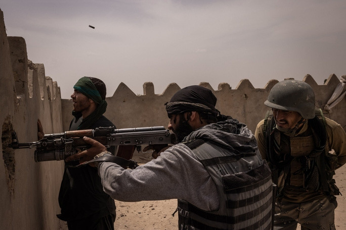 Mỹ rút, Taliban tràn vào các thành phố quan trọng của Afghanistan - Ảnh 1.