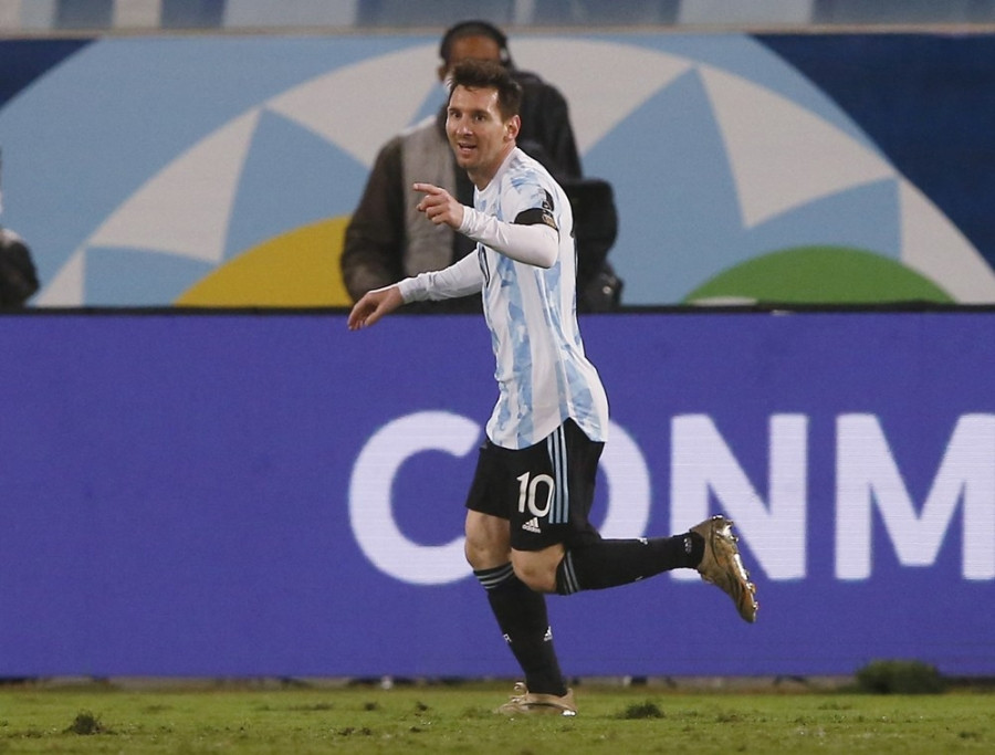 Messi don ky luc bang cu dup ban thang, Uruguay ha guc Paraguay hinh anh 1