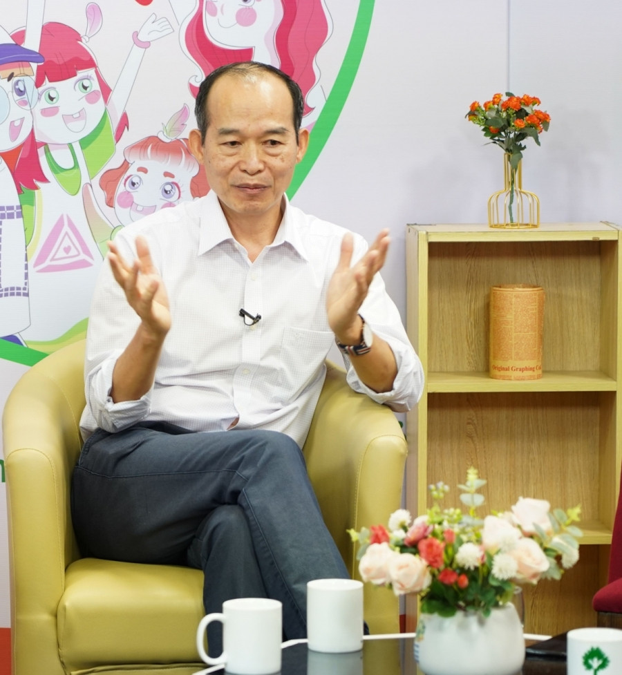 PGS.TS Lê Văn Hảo- chuyên gia tâm lý cho rằng cha mẹ cần hiểu con mới có thể hỗ trợ được cho con. 