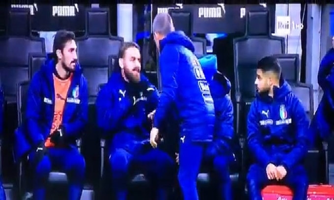 De Rossi từng phát cáu khi HLV Ventura tung anh vào sân chứ không phải Insigne dù Italia khi đó đang cần bàn thắng