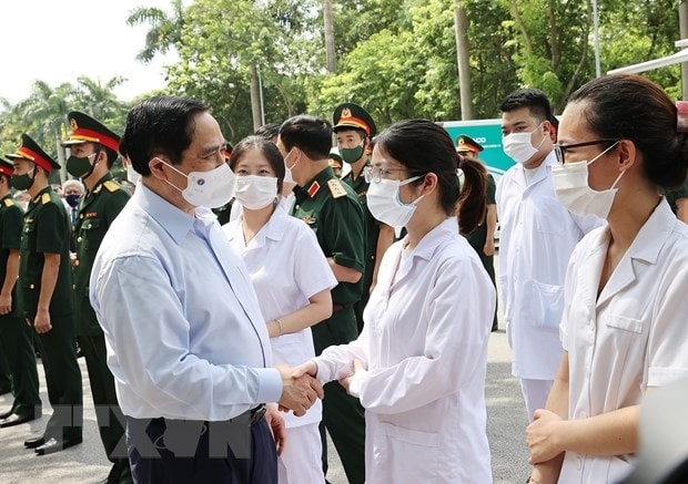 Thu tuong: Nhieu nguoi muon uu tien vaccine cho noi dich benh phuc tap hinh anh 2