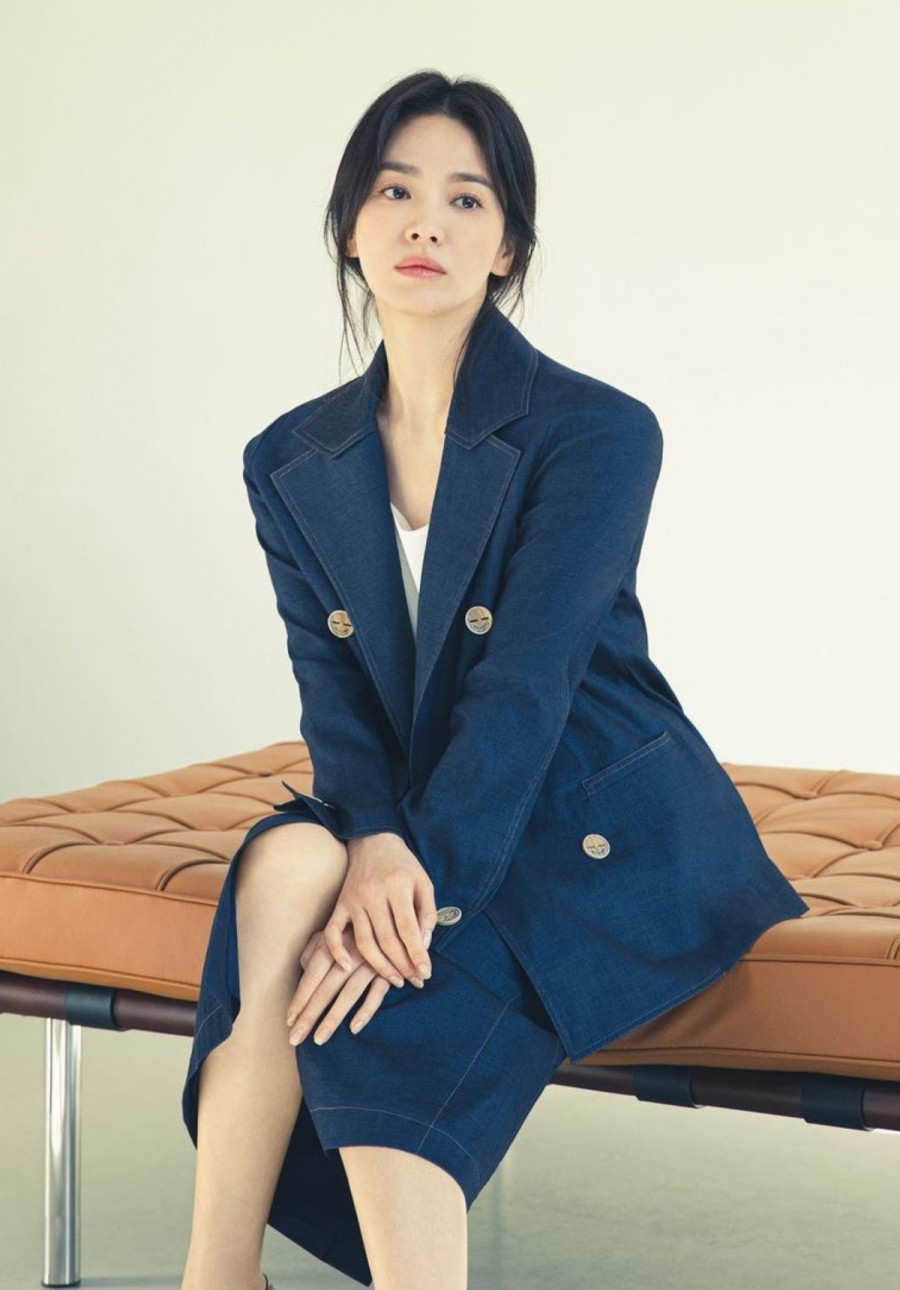 Mới đây, Song Hye Kyo xuất hiện trong bộ sưu tập tiền thu đông của một thương hiệu thời trang đình đám Hàn Quốc.