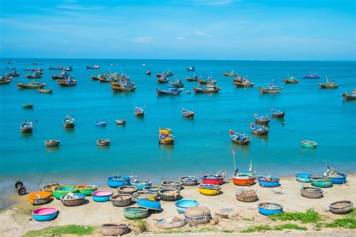 Có một làng chài đẹp mê ly với những chiếc thuyền thúng đầy màu sắc ở Bình Thuận - 1