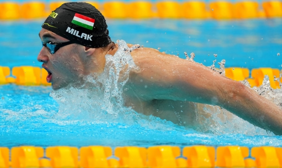 VĐV Kristóf Milák phá kỷ lục Olympic tồn tại 13 năm của Michael Phelps ở nội dung bơi bướm 200m nam. (Ảnh: Reuters). 