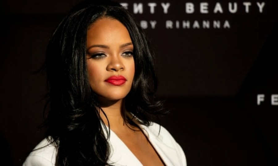 Theo ước tính của Forbes, với khối tài sản lên đến 1,7 tỷ USD, Rihanna là ca sĩ giàu có nhất thế giới. 