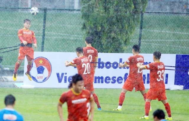 Ngoài giờ tập luyện và ăn uống, các tuyển thủ của ĐT Việt Nam đều ở trong phòng để đảm bảo nguyên tắc “bong bóng”  - Ảnh: NGỌC ANH