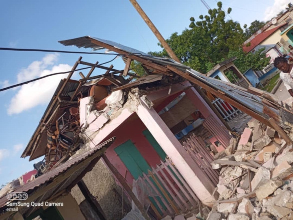Động đất 7,2 độ rung chuyển Haiti, nhà cửa đổ sập - Ảnh 3.