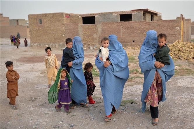 Afghanistan: Ngay nhung chiec khan choang Burqa tro lai thu do Kabul hinh anh 1