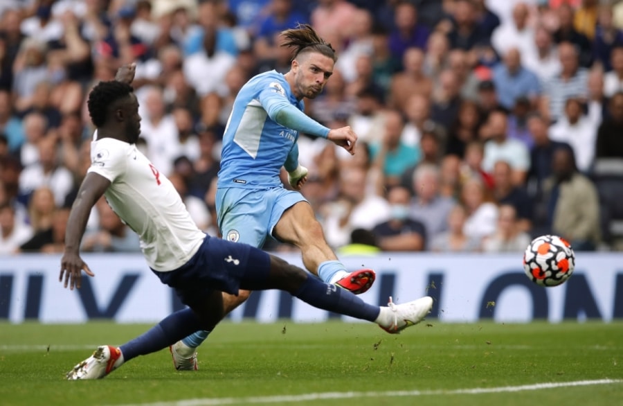 Man City đang thiếu một trung phong thực thụ và rất khao khát Harry Kane. (Ảnh: Reuters).