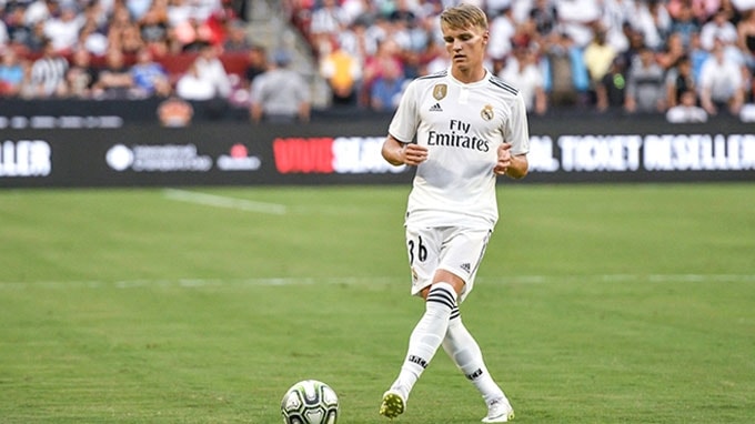 Odegaard không thể chen chân vào hàng tiền vệ Real Madrid