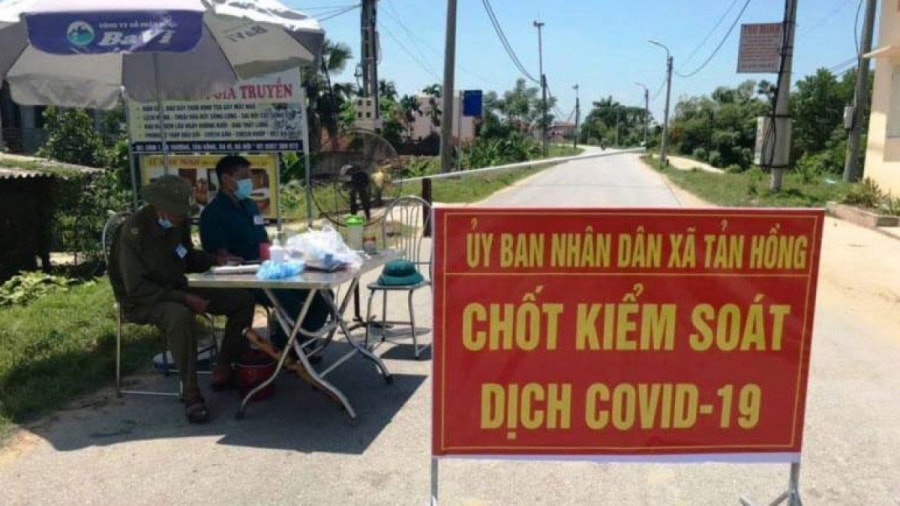 Chốt kiểm soát dịch Covid-19 của UBND xã Tản Hồng, huyện Ba Vì, Hà Nội. (ảnh: Hà Nội mới)