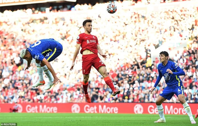 Liverpool bế tắc trong hiệp 2 bởi hệ thống phòng ngự kín kẽ của Chelsea 