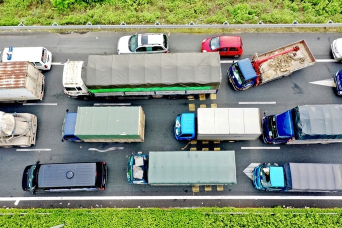 CLIP: Hàng trăm phương tiện đứng “chôn chân” cả 1 km, chốt kiểm soát trên cao tốc Pháp Vân-Cầu Giẽ phải “xả trạm” - Ảnh 4.