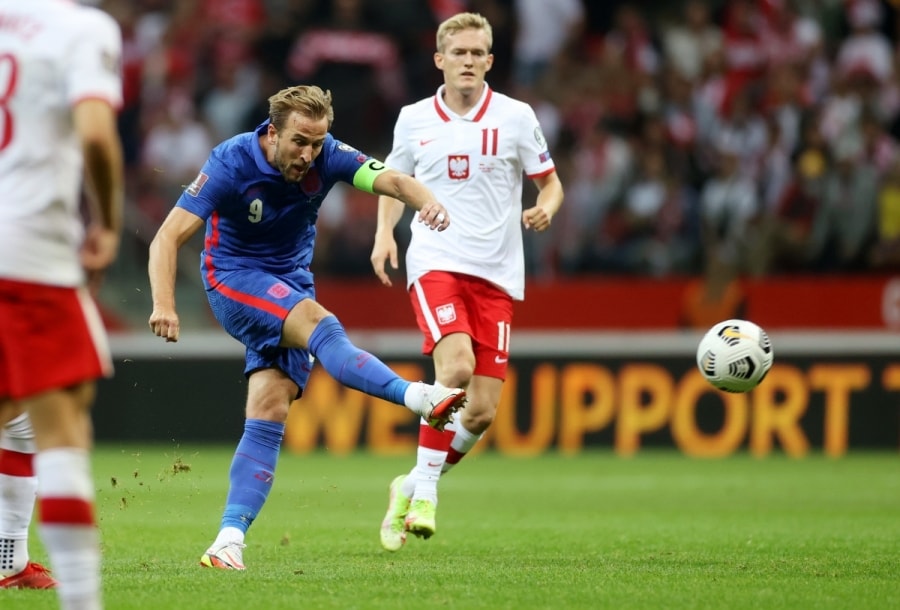 Harry Kane ghi bàn từ cú sút xa. (Ảnh:Reuters). 