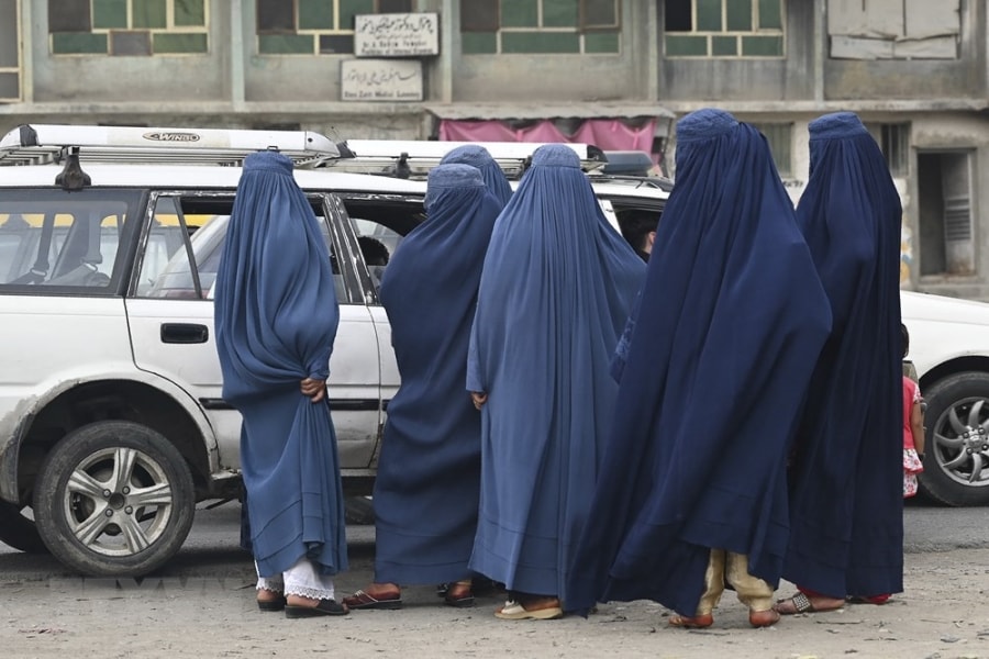 Taliban cam ket chinh quyen Afghanistan moi se bao gom phu nu hinh anh 1