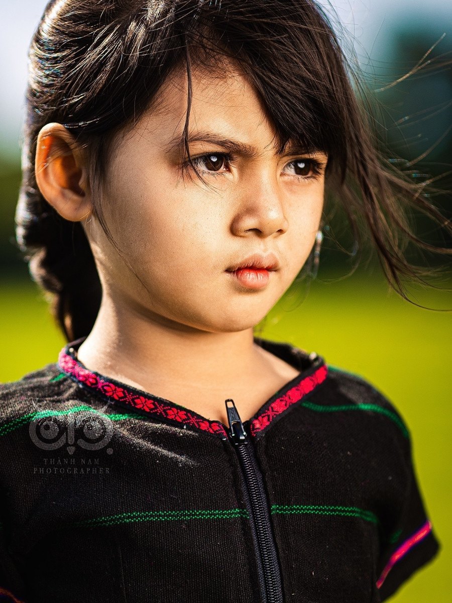 Bộ ảnh cô bé có 'đôi mắt Pleiku' đẹp thiên thần gây bão cộng đồng mạng