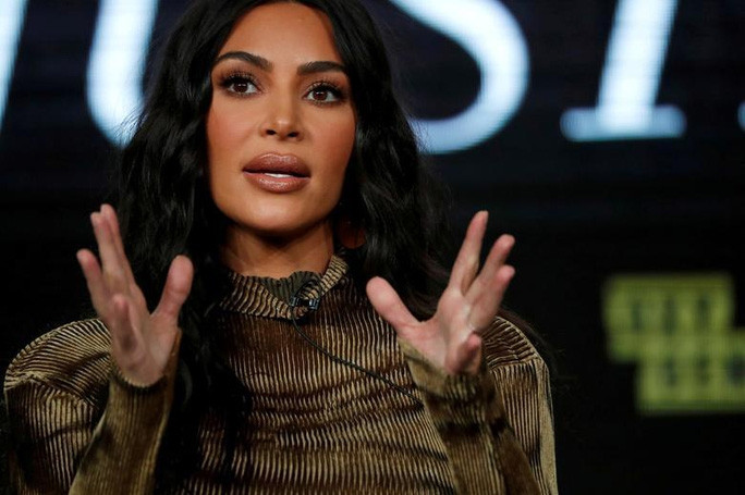 Người đẹp Kim Kardashian bị hàng xóm khởi kiện - Ảnh 1.