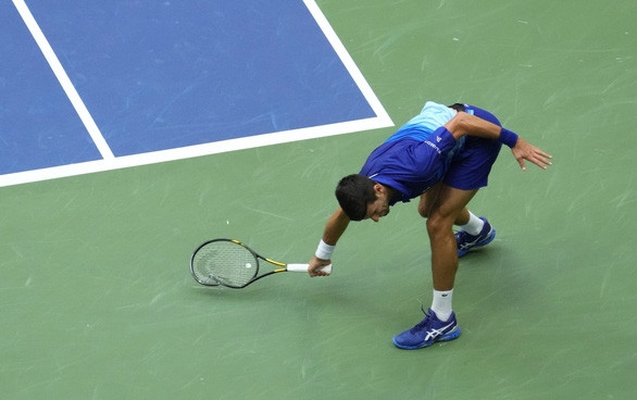 Thua trắng Medvedev, Djokovic chưa thể vượt mặt Federer và Nadal - Ảnh 4.