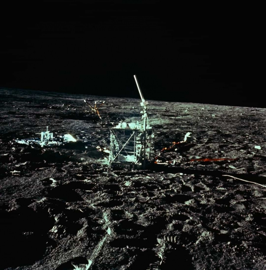 Mặt Trăng rung chuyển rất nhiều. Các máy đo địa chấn được đặt trên bề mặt của Mặt Trăng để theo dõi hoạt động địa chấn. Kết quả cho thấy những trận 