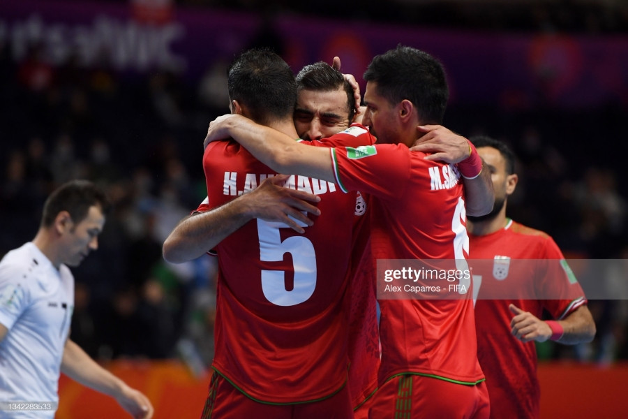 Chiến thắng nghẹt thở trước Uzbekistan giúp Iran vào tứ kết World Cup 2021 