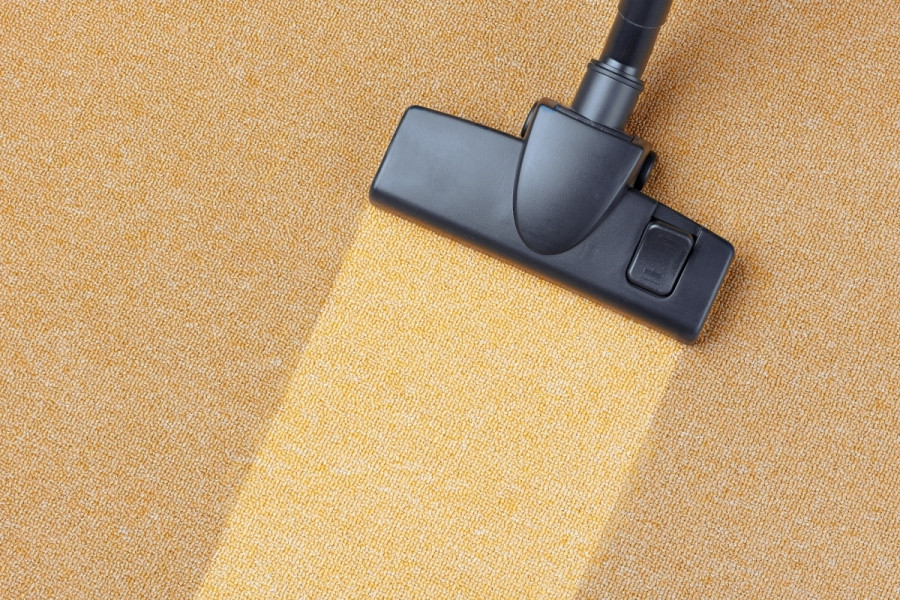 Bên cạnh việc giữ lại bụi bẩn thì việc vệ sinh những tấm thảm trải sàn cũng hết sức đơn giản, dễ dàng.