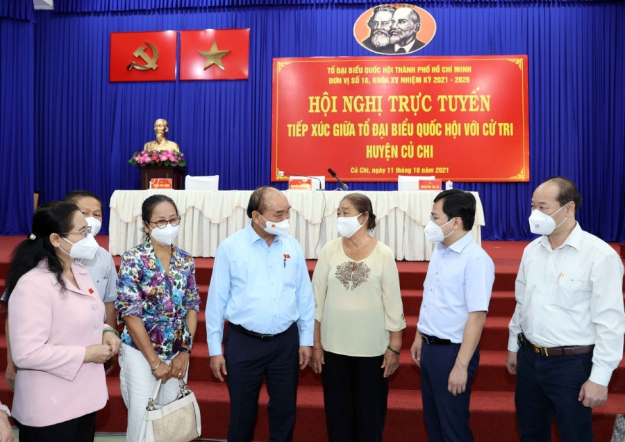 Chủ tịch nước Nguyễn Xuân Phúc cùng Tổ đại biểu Quốc hội TPHCM đơn vị số 10 tiếp xúc cử tri huyện Củ Chi và Hóc Môn