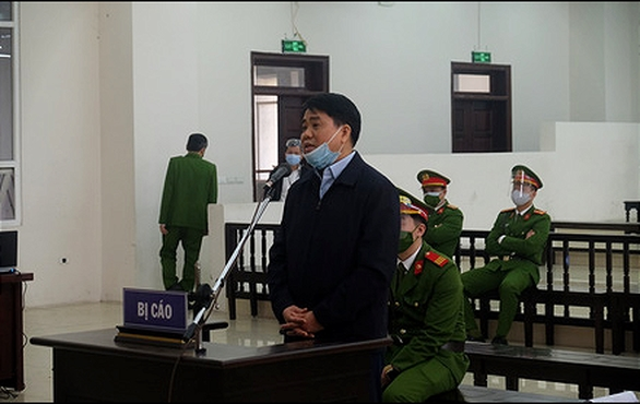 Vợ giả chữ ký, giấy tờ, ông Nguyễn Đức Chung chỉ nhận lỗi là chồng - Ảnh 2.
