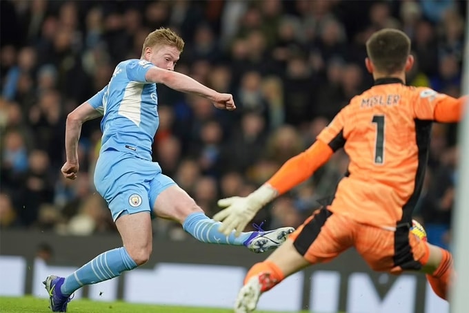 De Bruyne tỏa sáng với cú đúp bàn thắng