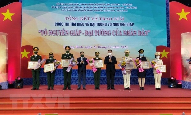 Trao giai cuoc thi 'Vo Nguyen Giap-Dai tuong cua nhan dan' hinh anh 1