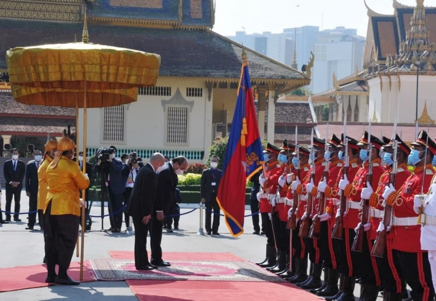 Quốc vương Norodom Sihamoni dành cho Chủ tịch nước và Đoàn cấp cao Việt Nam sự đón tiếp trọng thị với nghi lễ cao nhất, cùng với tình cảm nồng hậu và thân tình, thể hiện sự coi trọng và ưu tiên cao của Campuchia đối với quan hệ 