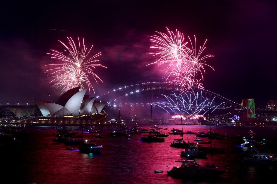 Thế giới chào đón Năm mới 2022: Pháo hoa thắp sáng Sydney lần đầu tiên sau 2 năm - Ảnh 2.