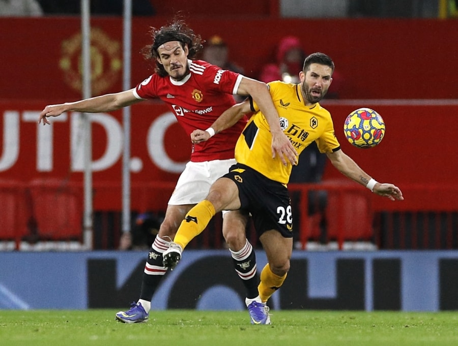 Joao Moutinho và đối tác Ruben Neves giúp Wolves làm chủ tuyến giữa. (Ảnh: Reuters)