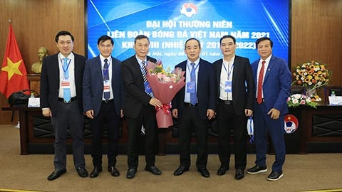 Nguyên Chủ tịch VFF Lê Khánh Hải và lãnh đạo VFF, VPF chúc mừng Quyền Chủ tịch VFF Trần Quốc Tuấn