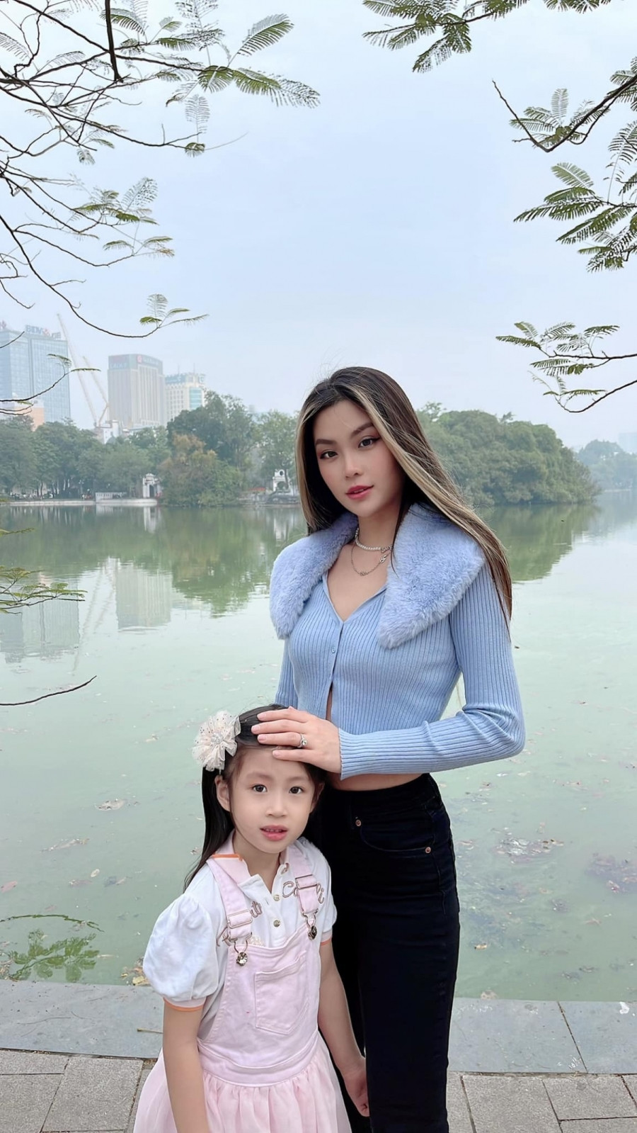 Á hậu Diễm Trang và con gái