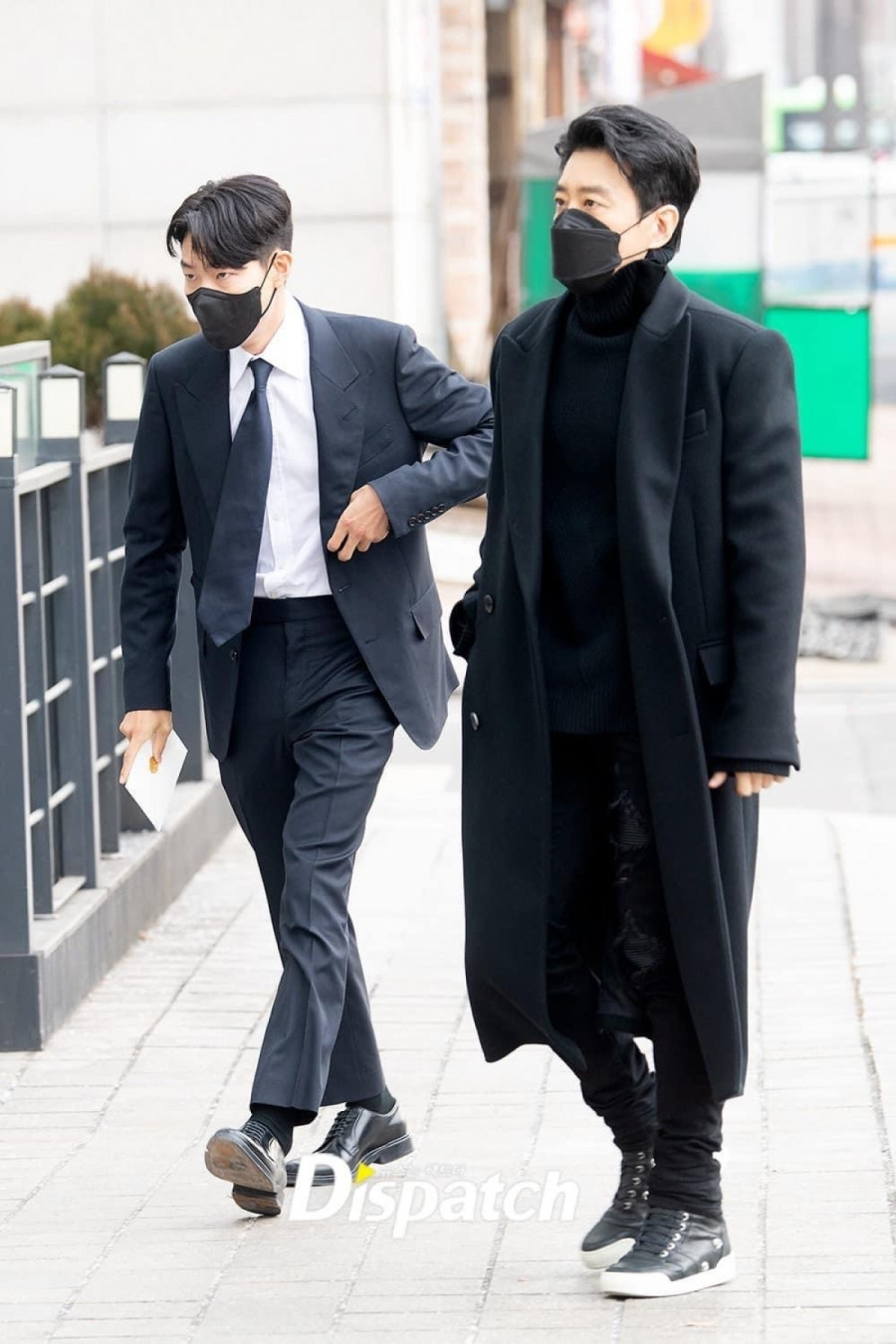 Hai nam diễn viên Ryu Jun Yeol và Kim Myung Min cũng đến dự đám cưới.