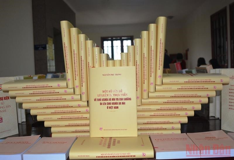 Ra mắt cuốn sách “Một số vấn đề lý luận và thực tiễn về chủ nghĩa xã hội và con đường đi lên chủ nghĩa xã hội ở Việt Nam” của Tổng Bí thư Nguyễn Phú Trọng -0