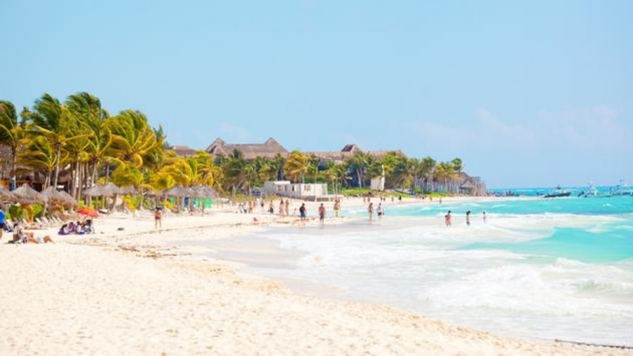 Du khách đến bang Quintana Roo của Mexico, bao gồm các điểm du lịch nổi tiếng như Cancun, Playa del Carmen và Tulum phải trả khoản thuế du lịch 11 USD. Du khách từ 15 tuổi trở lên có thể thanh toán trực tuyến tại trang web VISITAX hoặc một ki-ốt ở sân bay, miễn là họ thanh toán trước khi rời Mexico. Ảnh: YinYang/iStock/Getty Images Plus