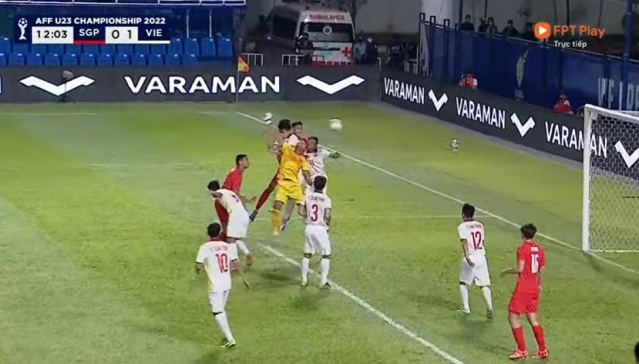 U23 Việt Nam suýt nhận bàn thua sau pha đấm bóng hụt của thủ môn Eli Niê.