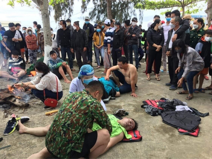 Chìm tàu cao tốc du lịch ở Quảng Nam, 13 người tử vong 7
