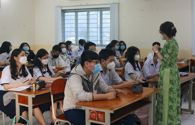 Học sinh lớp 12 của Trường THPT Nguyễn Công Trứ, quận Gò Vấp quay lại trường sau quãng thời gian nghỉ Tết. Ảnh: Nam Sơn 