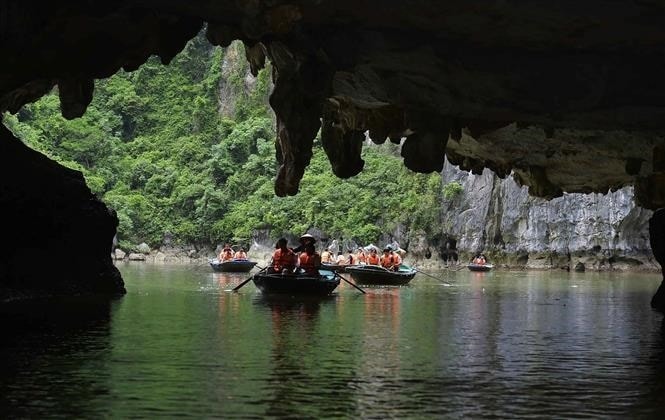 Tinh Quang Ninh mo cua don khach de phuc hoi nhanh du lich hinh anh 2