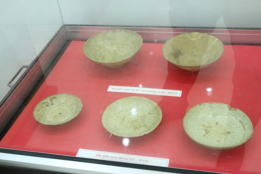 Một số đồ gốm đang được lưu trữ, trưng bày tại Uông Bí.