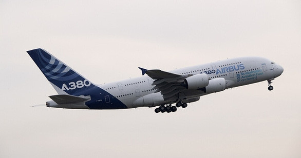 Lần đầu tiên máy bay khổng lồ A380 Airbus sử dụng nhiên liệu làm từ dầu ăn - Ảnh 1.