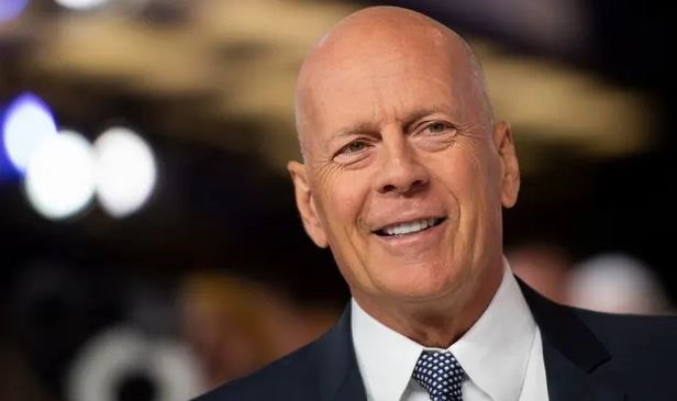 Tai tu Bruce Willis giai nghe o tuoi 67 vi mac chung mat ngon ngu hinh anh 1