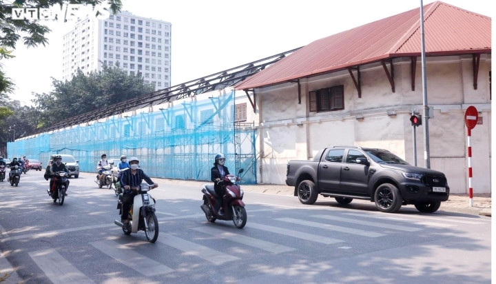 Bí thư Hà Nội yêu cầu dừng phá dỡ tòa nhà Pháp cổ gần quảng trường Ba Đình  - 1